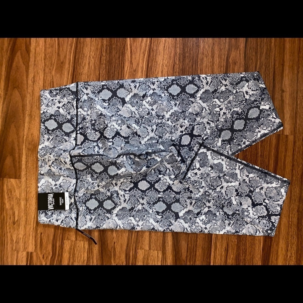 VICTORIA’S Secret leggings